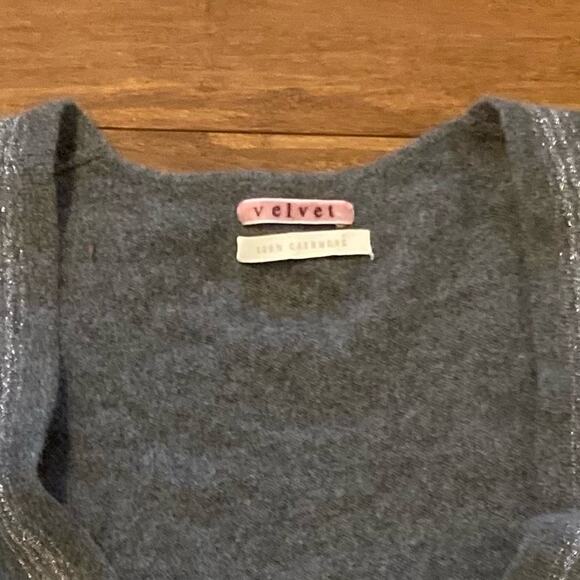 Velvet by Graham & Spencer Gray Cashmere Tie Cardigan with Glitter Lapels- Small - Picture 13 of 13